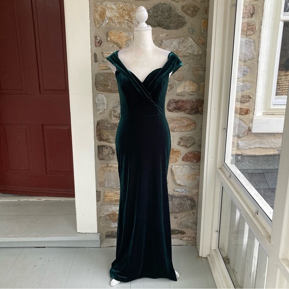 Revelry Bardot Velvet Fit and Flare Off Shoulder Maxi Gown Dress Green - Picture 4 of 16